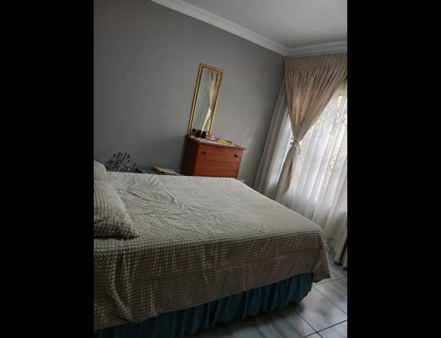 3 BEDROOM FREEHOLD FOR SALE IN MOUNTAIN VIEW